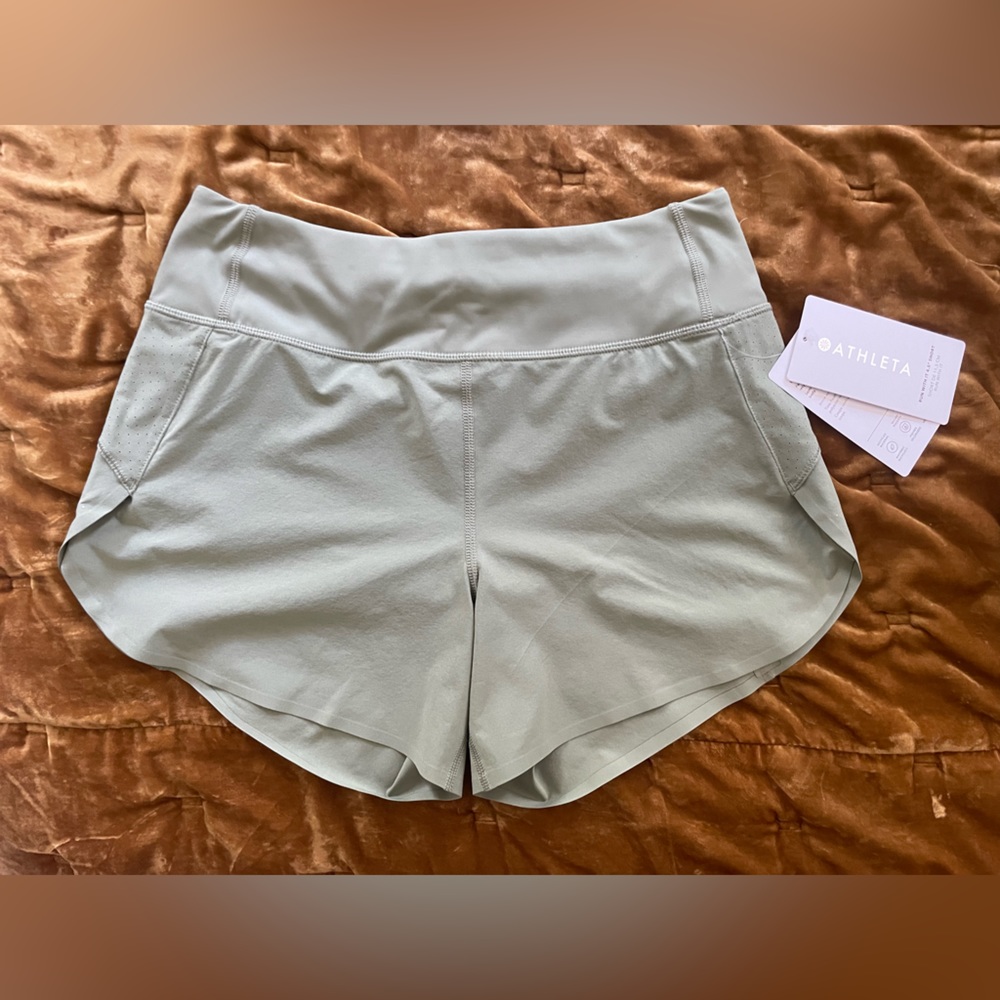 Athleta NWT - XS Run With it 4.5” Short